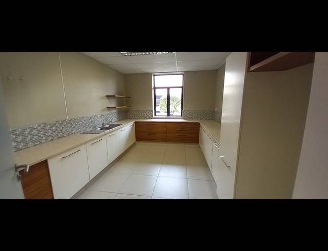 466M² OFFICE TO LET IN BRYANSTON